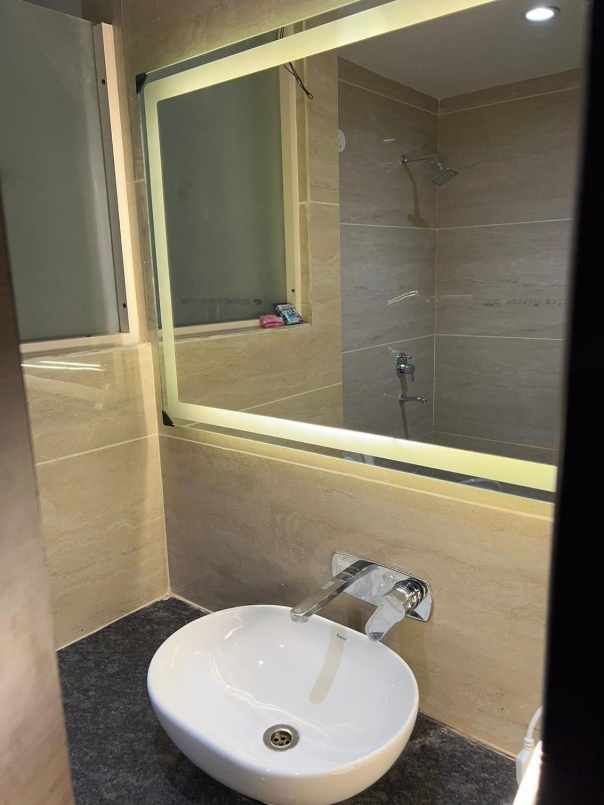 Hotel Skylark & Banquet Palwal Екстер'єр фото