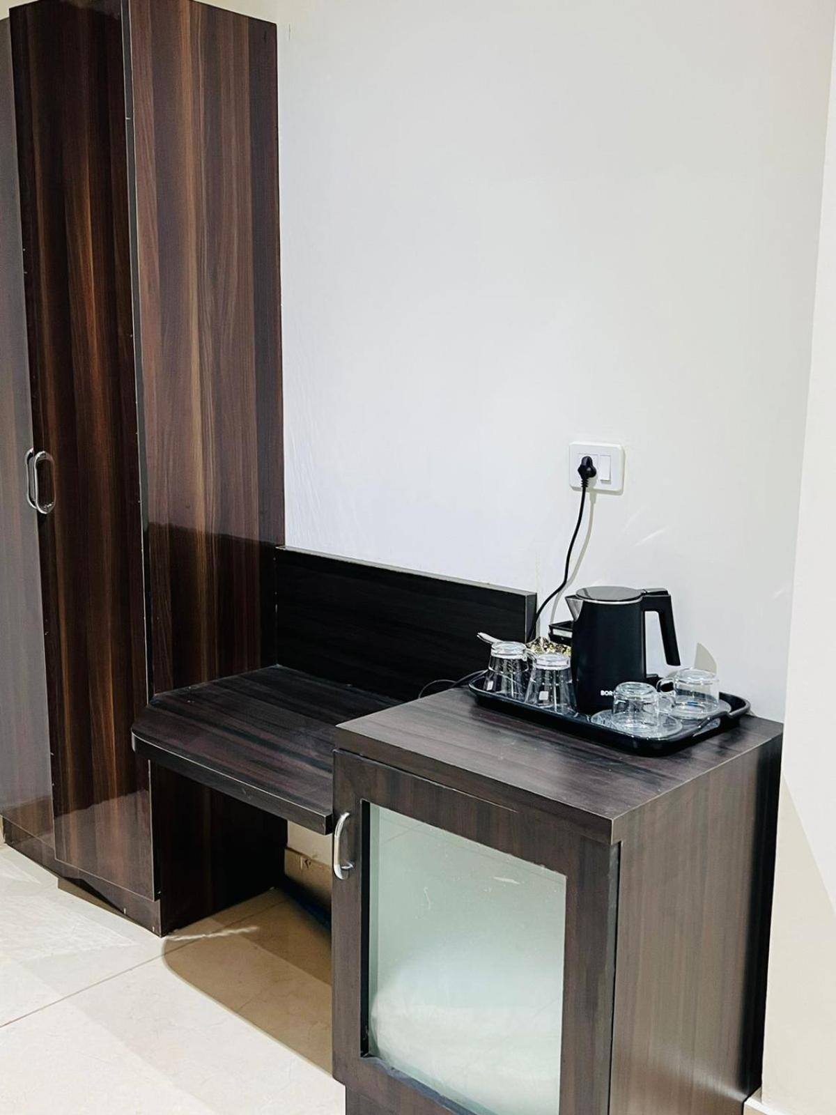Hotel Skylark & Banquet Palwal Екстер'єр фото