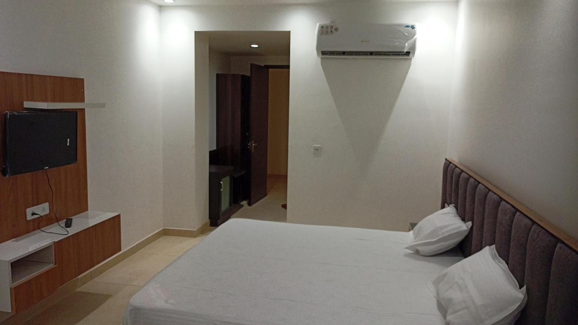 Hotel Skylark & Banquet Palwal Екстер'єр фото
